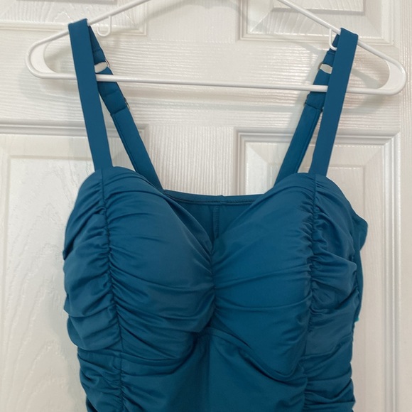 SHAPE + STYLE - Picture 8 of 9